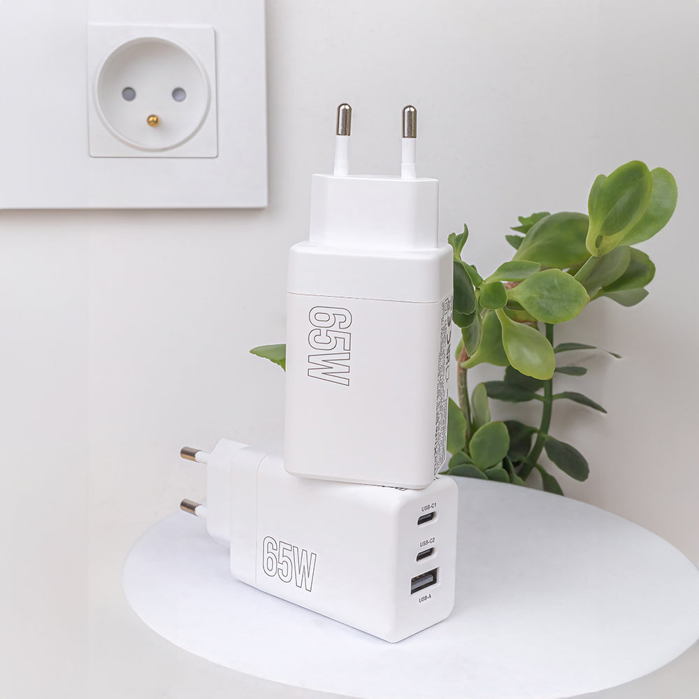 Maxlife MXTC‑08 (65ACC) Φορτιστής Επιτραπέζιος, 2× USB‑C & 1× USB‑A, 65 W – Λευκό