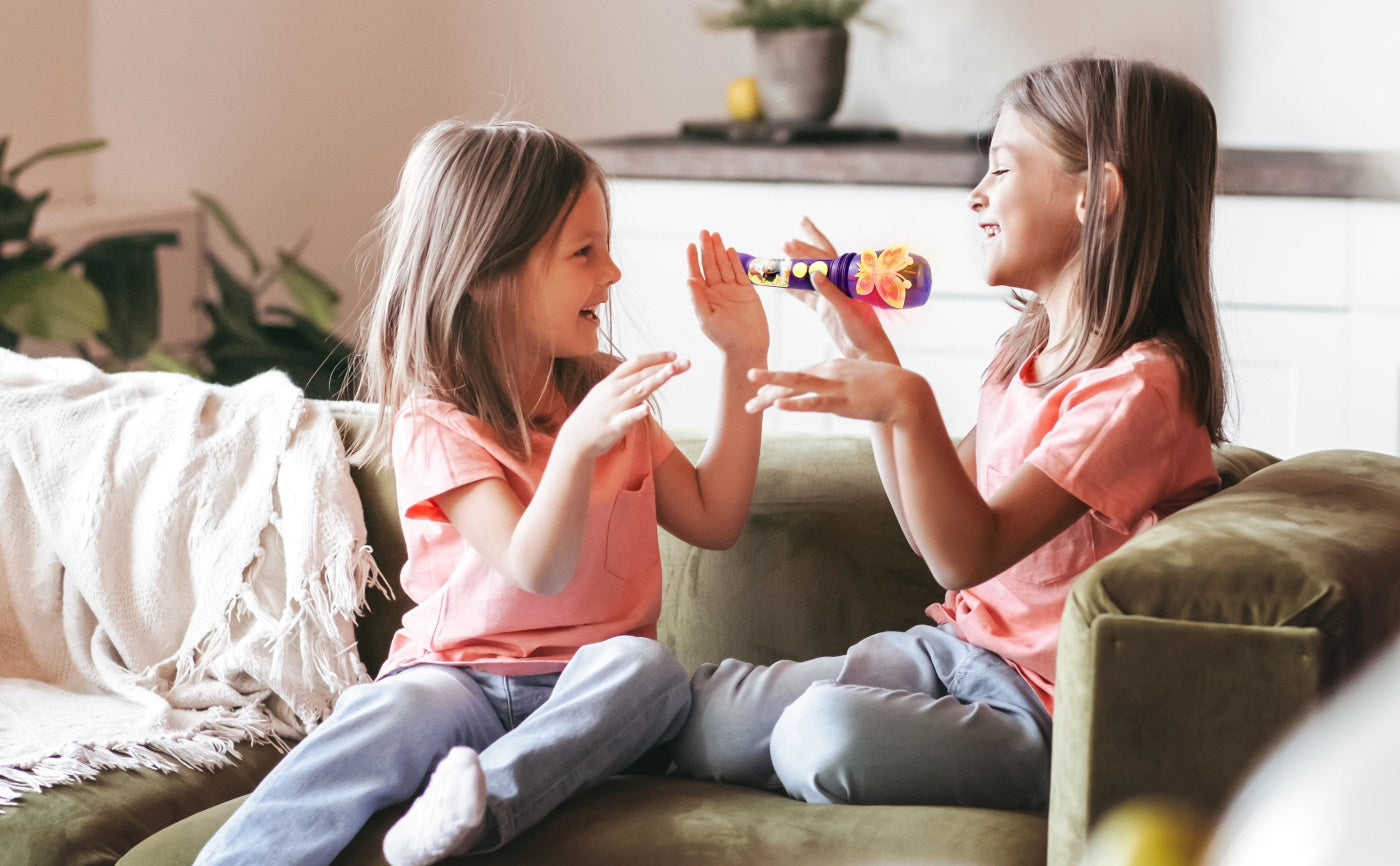 eKids Encanto Ασύρματο Μικρόφωνο Karaoke για παιδιά με ενσωματωμένη μουσική, φωτισμό, Sound Effects (EN-070) (Μωβ/Ροζ)