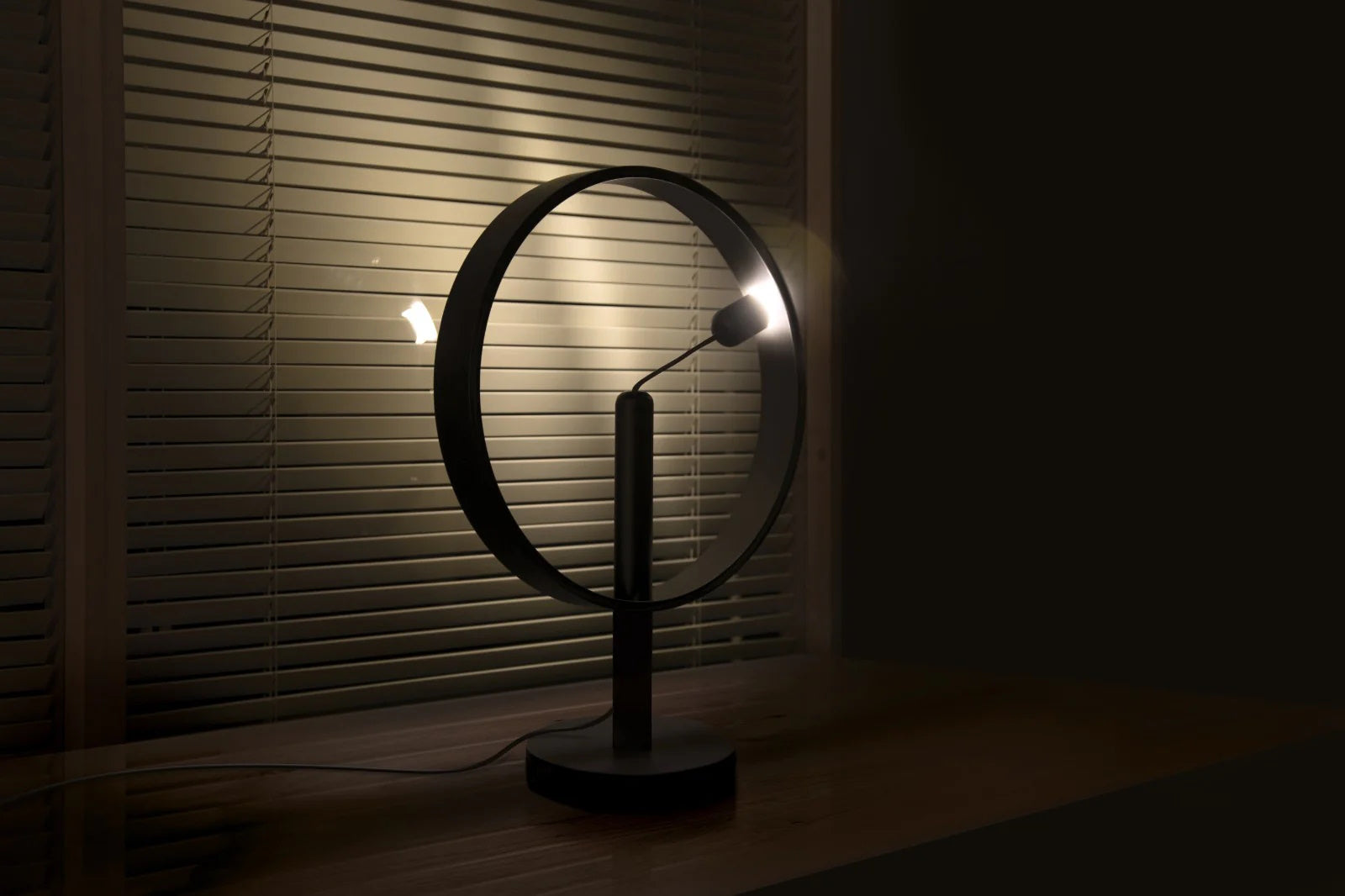 DesignNest Enso Floating Lamp Σφαιρική διακοσμητική λάμπα διαμέτρου 30 εκατοστών με ροοστάτη αφής (Μαύρο)