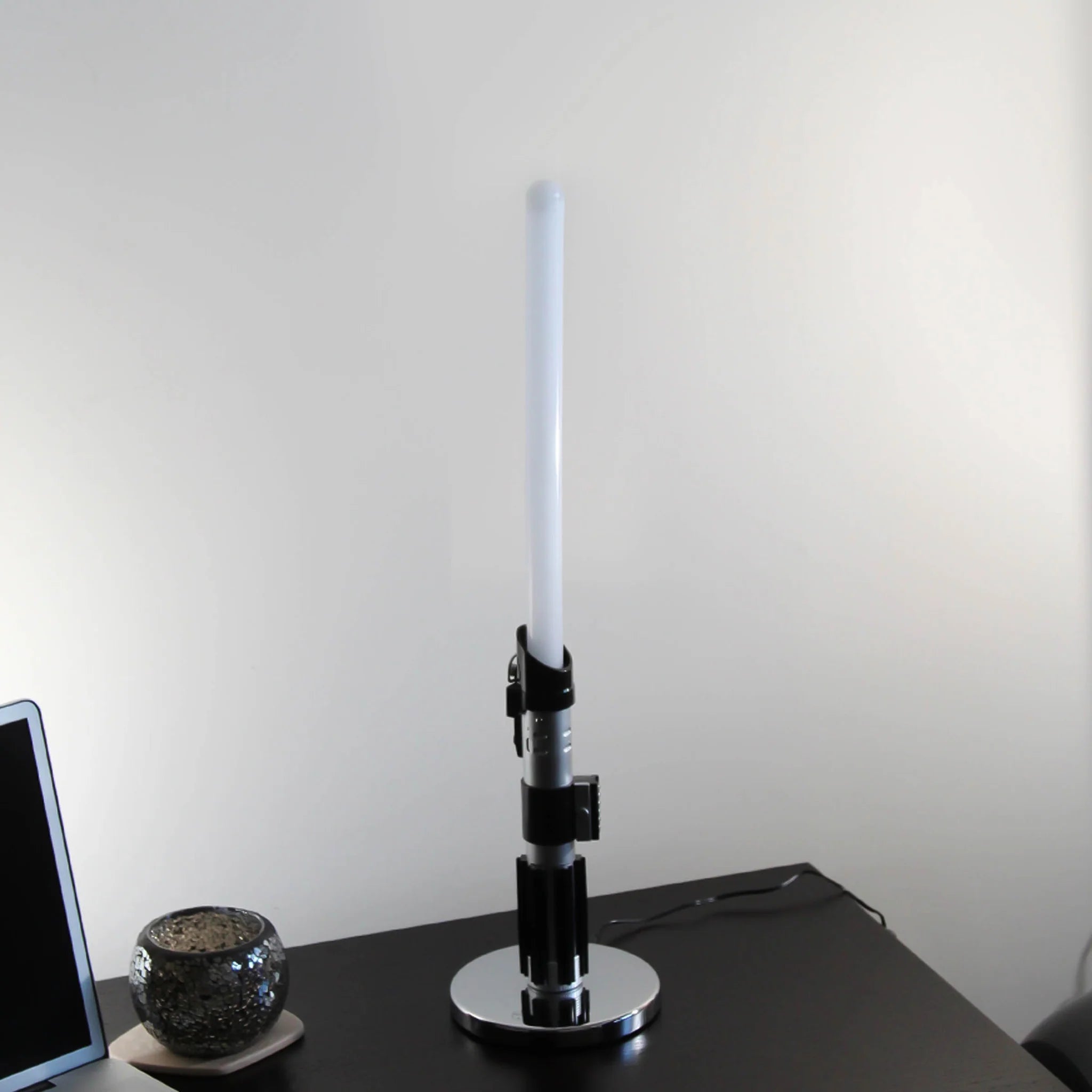 The Source - Star Wars 3DL Darth Vader Light Saber Table Lamp- Επιτραπέζιο Φωτιστικό σε σχήμα Φωτόσπαθο
